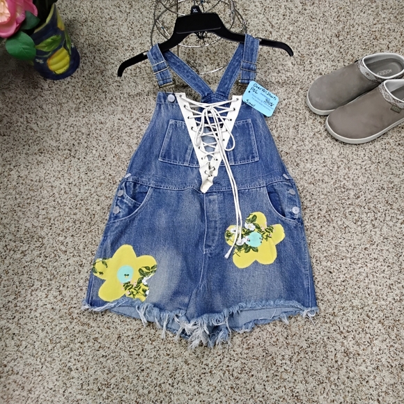 POL Pants - 3918 Size Small Pol Upcycled Lace Up Over-all Shorts. New